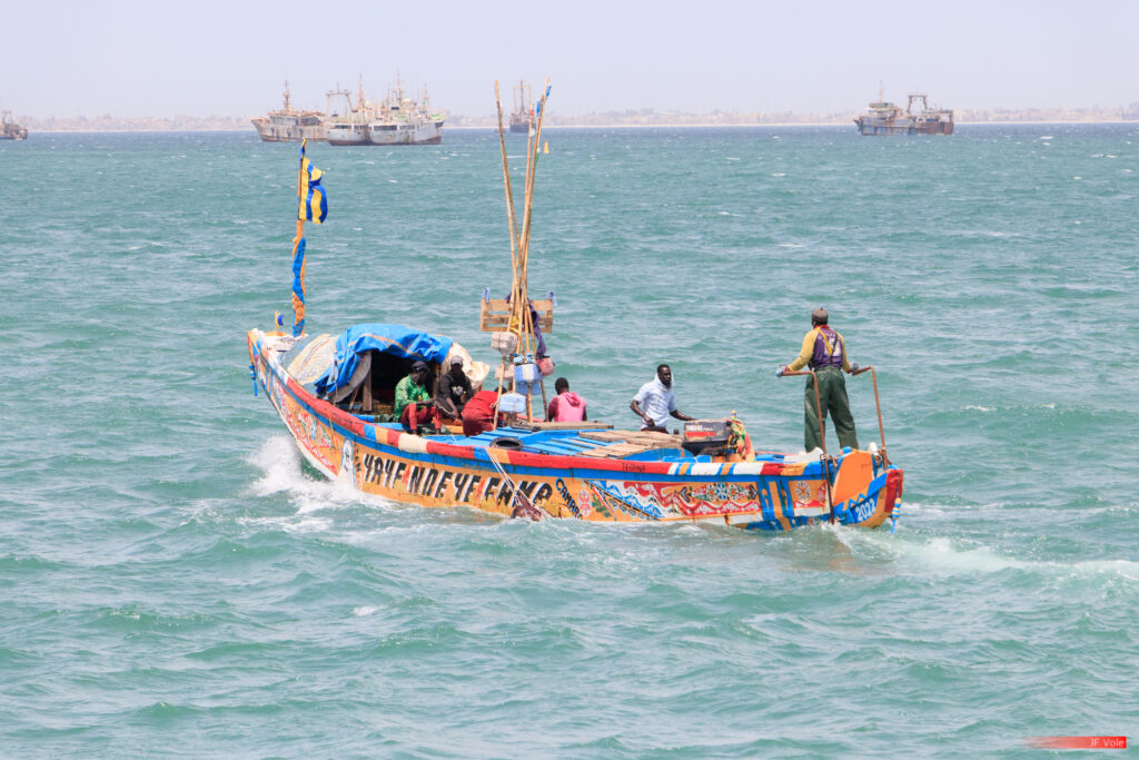 Activités - Atlantic Ocean - Bateau - Bateau à moteur - Boat - Body of water - Fishing - Fishing vessel - Geography - Géographie - Hors-bord - Mer - Motorboat - Navire - Navire de pêche - Océan Atlantique - Outboard motor - Pêche (halieutique) - Sea - Ship - Vehicle - Véhicule - Étendue d'eau - Port autonome de Dakar Dakar Dakar (région) Sénégal 