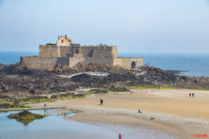 Atlantic Ocean - Beach - Body of water - Bretagne (région administrative) - Brittany (administrative region) - Country - Côte d'Émeraude - English Channel - France - Geography - Géographie - Géologie - Géomorphologie - Il-ha-Gwilen - Ille-et-Vilaine - Landform - Littoral - Manche (mer) - Mer - Modelé - Océan Atlantique - Pays - Plage - Rannvro Breizh - Saint-Malo - Sant-Maloù - Science - Sea - Étendue d'eau - Saint-Malo Bretagne (région administrative) France